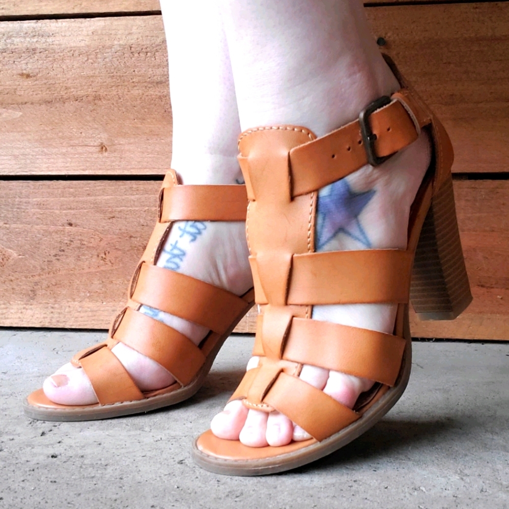 💥💥American Eagle heels sandals